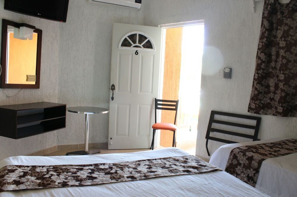 Hotel Posada Mercy Río Lagartos エクステリア 写真